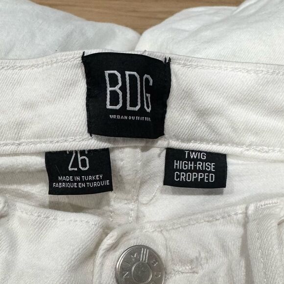 Urban Outfitters BDG Twig High Rise Cropped White Distressed Jeans Women’s 26 - Picture 3 of 4